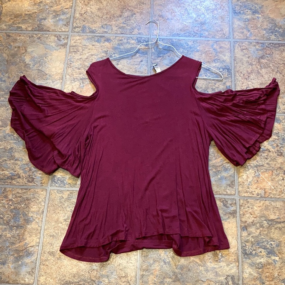 R rouge wine color cold shoulder top
